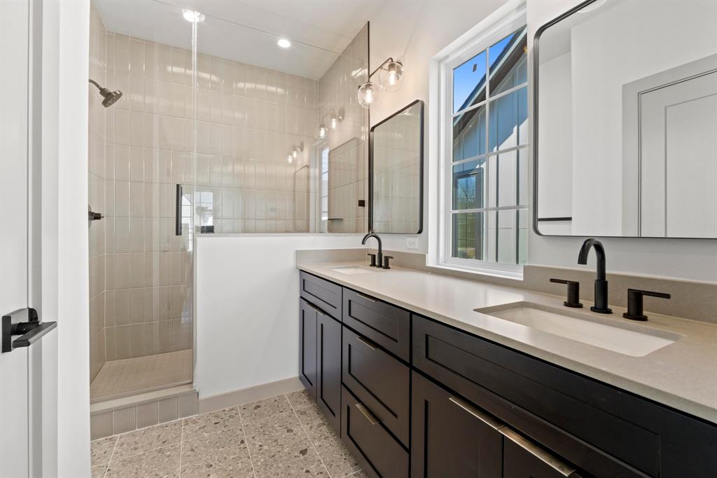 1736 Bunche Road, Unit B1 Austin, TX 78721 - Photo 15 of 28