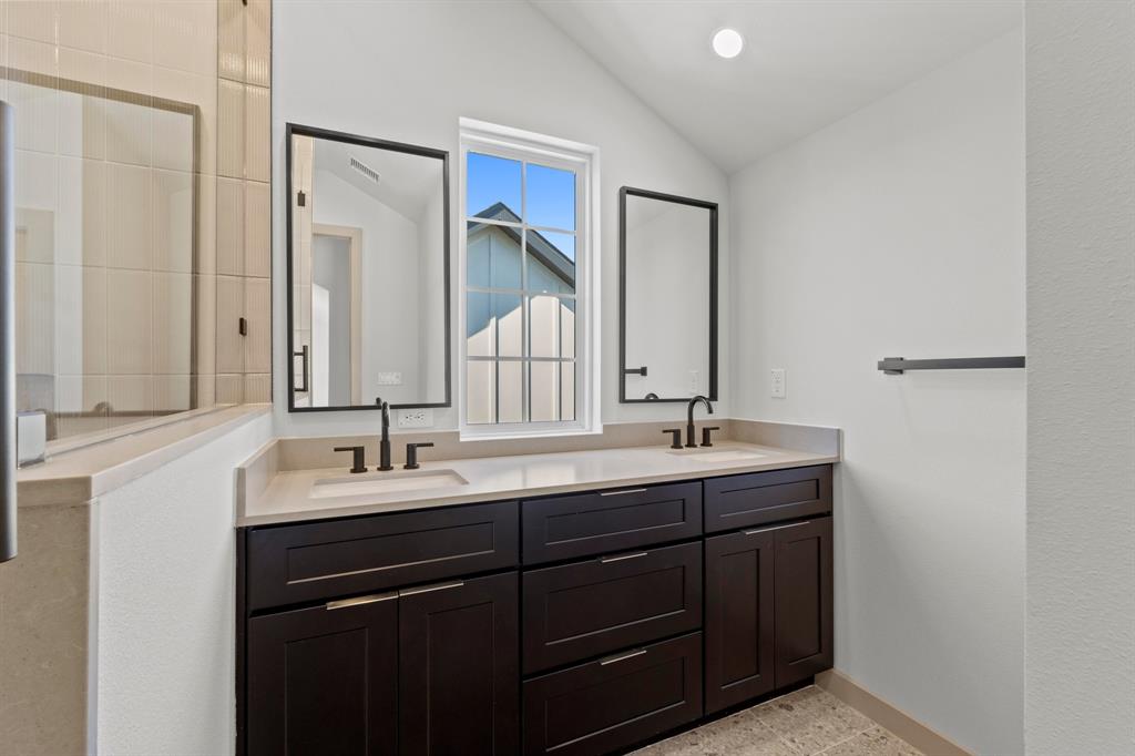 1736 Bunche Road, Unit B1 Austin, TX 78721 - Photo 21 of 28