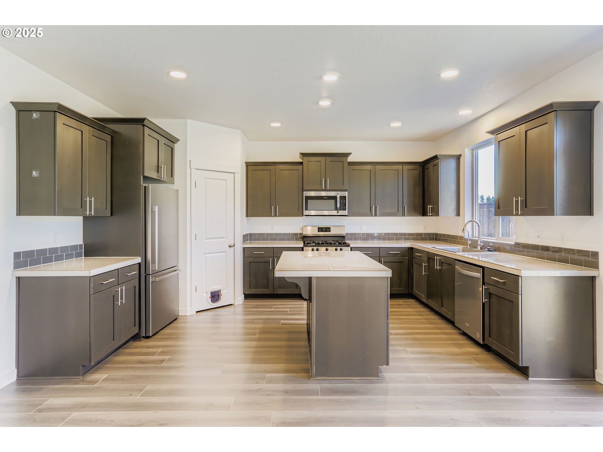 2935 South Ginger Street Cornelius, OR 97113 - Photo 13 of 28