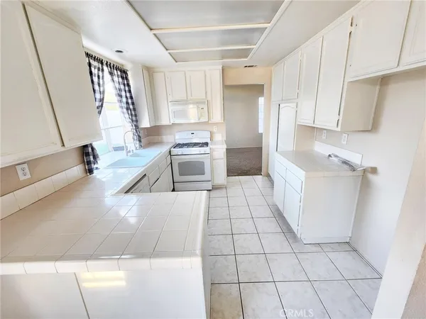 $3,300 | 19989 St Francis Drive, Riverside, CA 92508