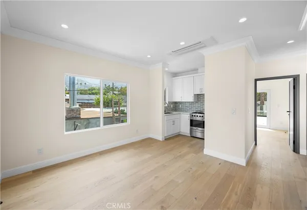 $2,299 | 828 East Olive Avenue, Burbank, CA 91501