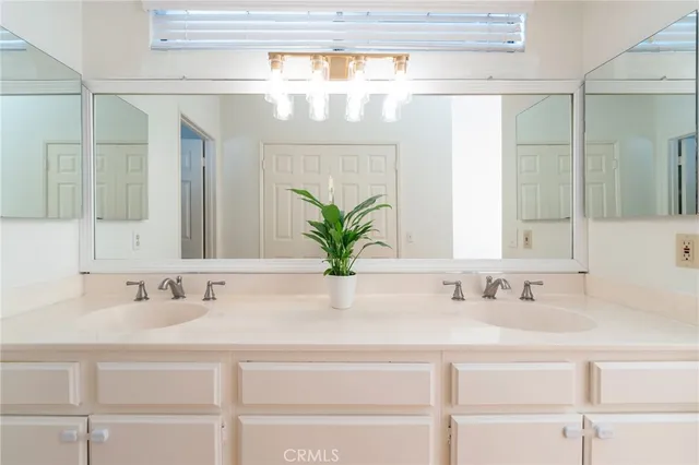 $979,900 | 2577 Plaza Del Amo, Unit 730, Torrance, CA 90503