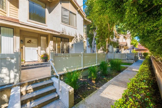 $979,900 | 2577 Plaza Del Amo, Unit 730, Torrance, CA 90503