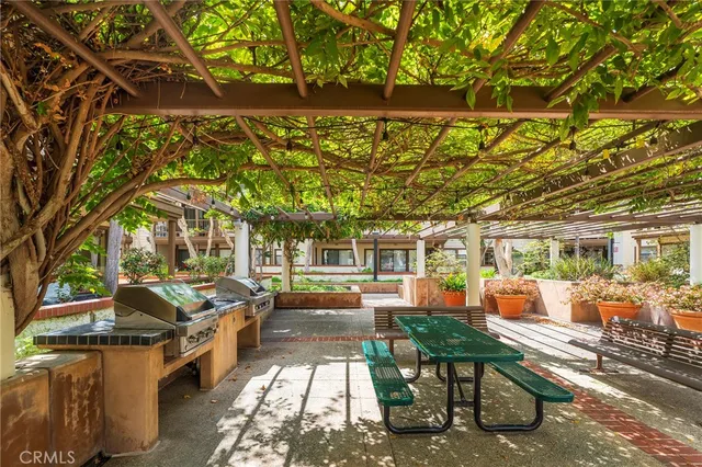 $979,900 | 2577 Plaza Del Amo, Unit 730, Torrance, CA 90503