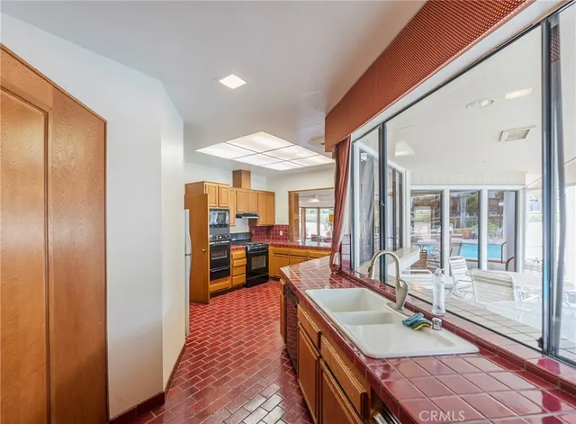 $979,900 | 2577 Plaza Del Amo, Unit 730, Torrance, CA 90503