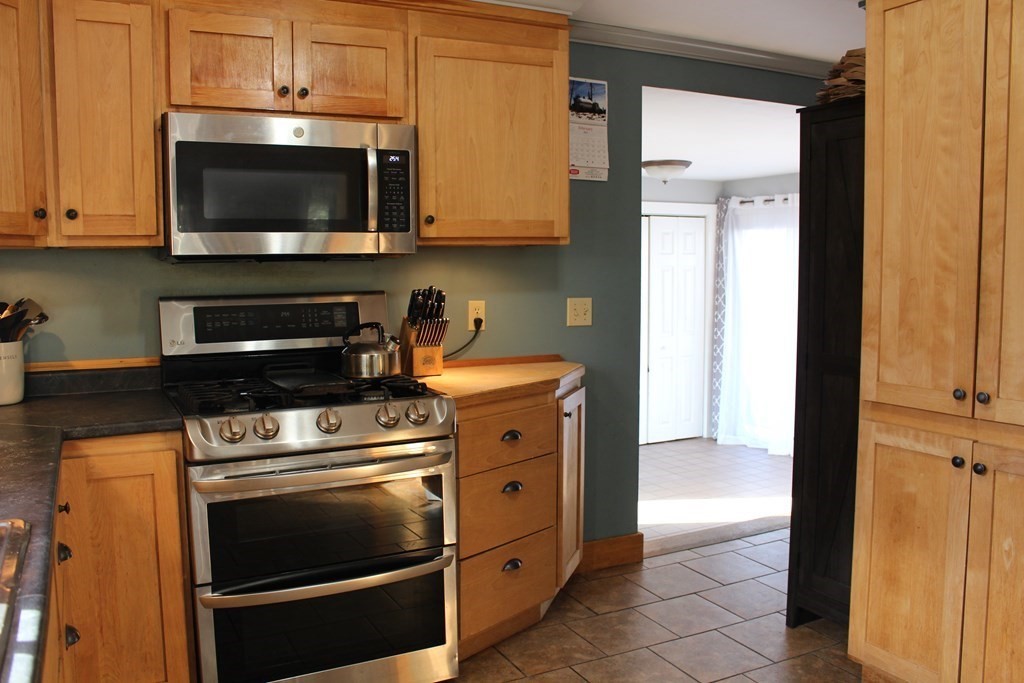 12 Oak Ridge Road Greenfield, MA 01301 - Photo 5 of 34 Gallery Image 5