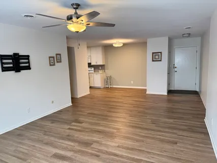 $195,000 | 450 West Downer Place, Unit 4C, Aurora, IL 60506