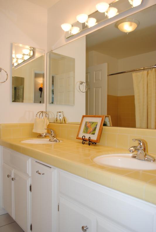 2302 East Rancho Drive Phoenix, AZ 85016 - Photo 25 of 34 Rancho Drive Yellow Bath