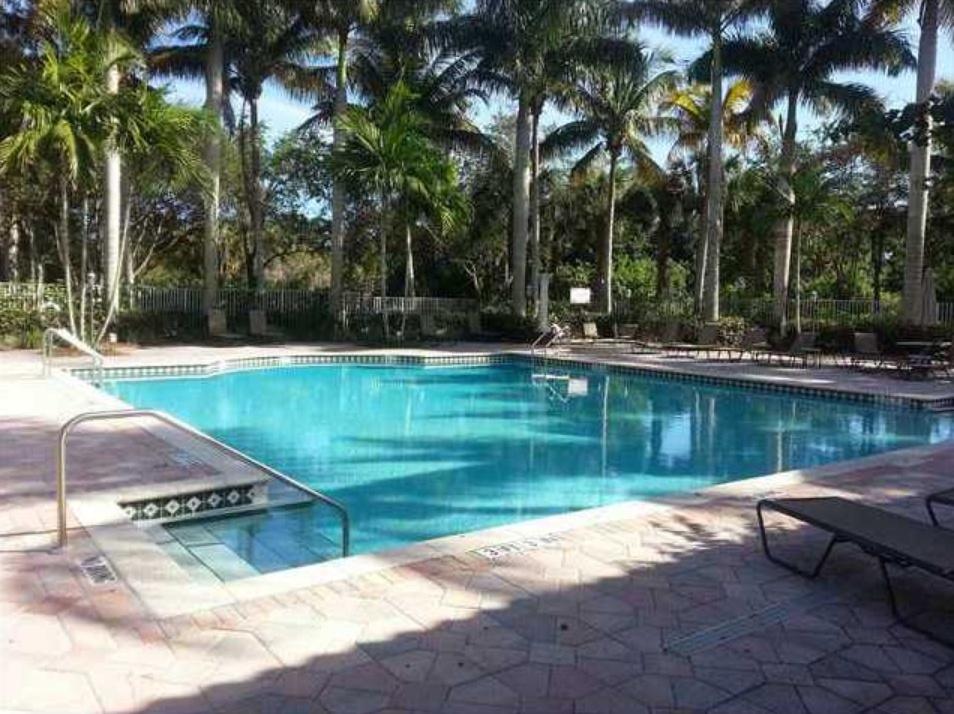 21192 Vía Eden Boca Raton, FL 33433 - Photo 33 of 36 pool