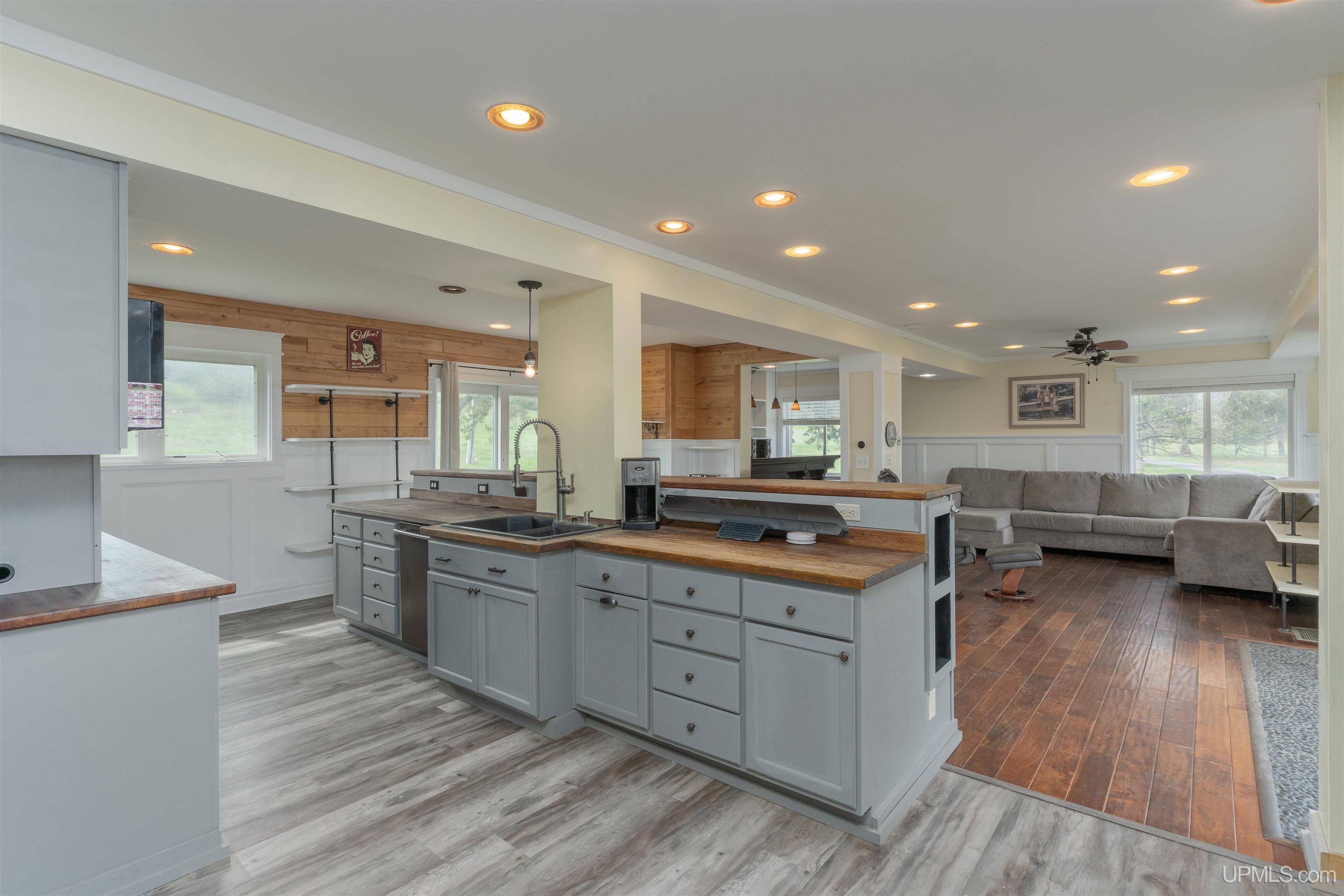140 Sunset Shores Road Iron River, MI 49935 - Photo 4 of 61
