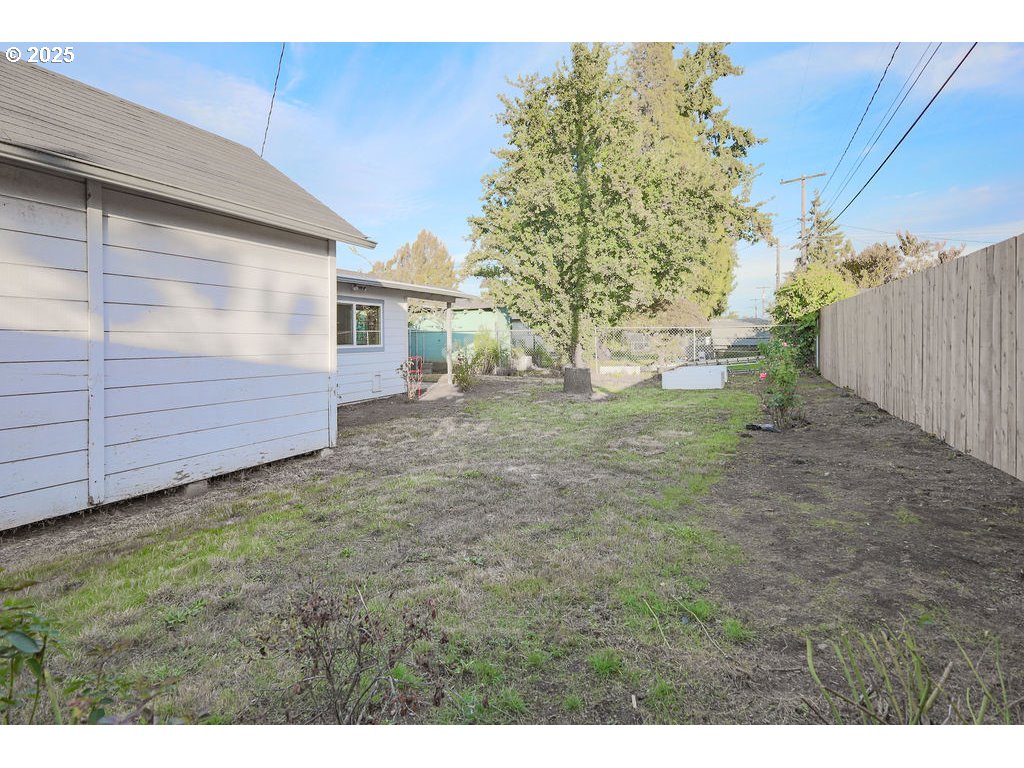 1355 Quinalt Street Springfield, OR 97477 - Photo 30 of 32 a view of a backyard with large trees