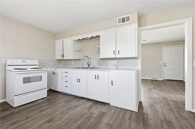 $180,000 | 108 Northeast Austin Street, Oak Grove, MO 64075