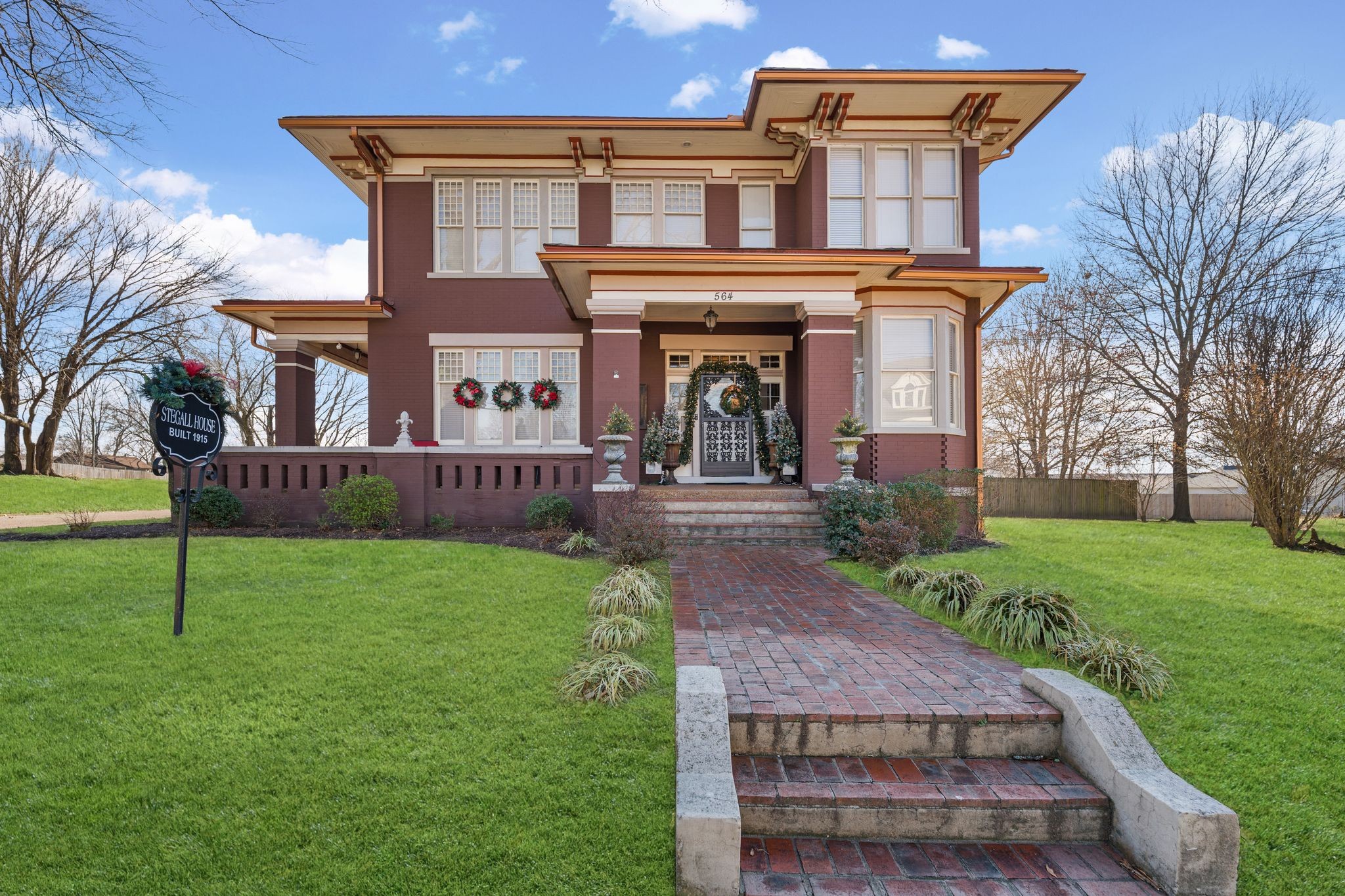 564 East Main Street Jackson, TN 38301 - Photo 39 of 54 a front view of a house with garden