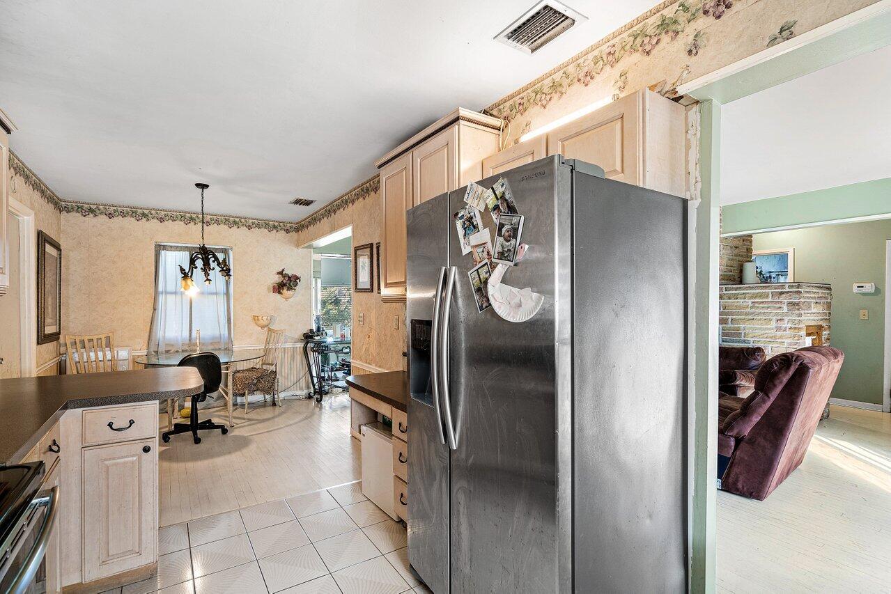 5262 Club Road Haverhill, FL 33415 - Photo 11 of 27 011-5262ClubRoad-Haverhill-FL-33415-SMAL