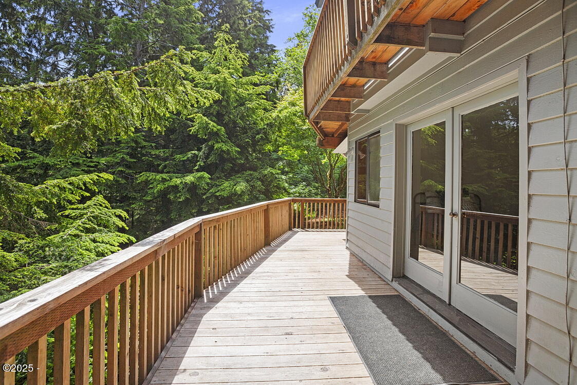 445 Summit View Lane Gleneden Beach, OR 97388 - Photo 47 of 67 Deck Downstairs