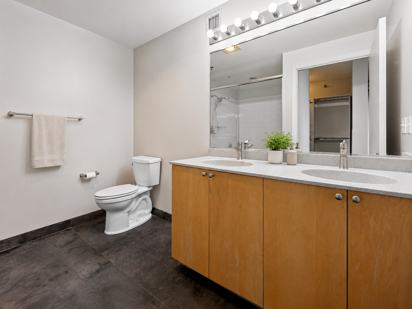 701 South Wells Street, Unit 2005 Chicago, IL 60607 - Photo 9 of 26
