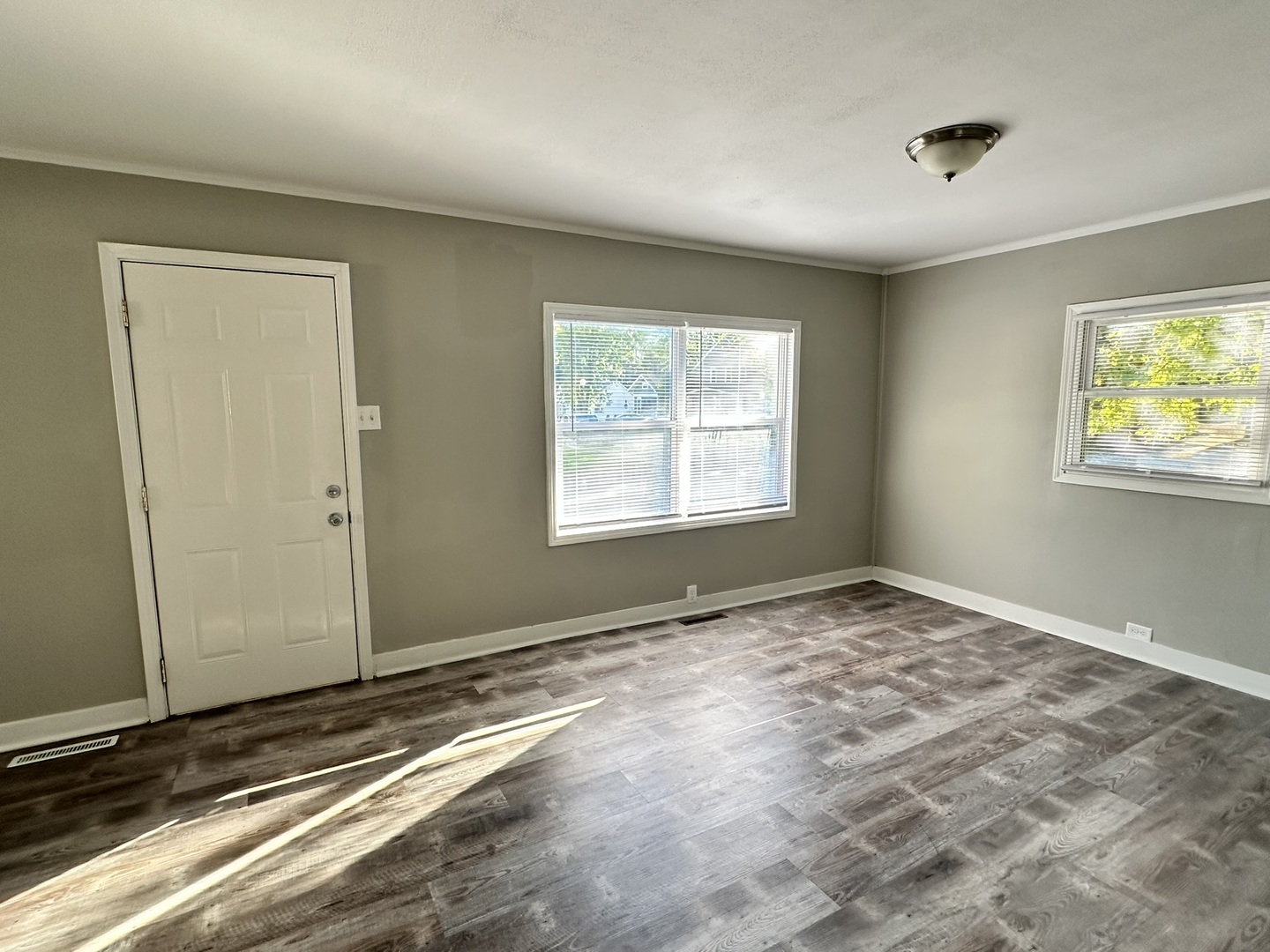 1061 Cottage Place Joliet, IL 60436 - Photo 5 of 21 a view of an empty room and window