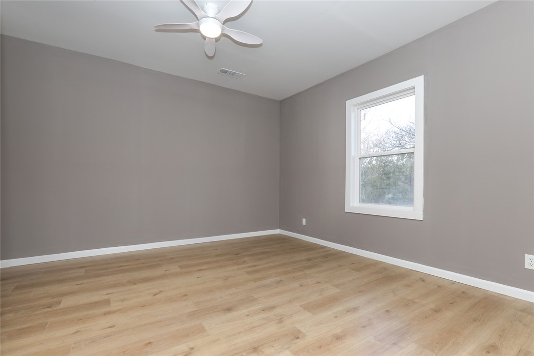 343 Cook Street Elberton, GA 30635 - Photo 13 of 26 Living Room