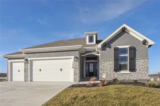 $692,900 | 8162 Valley Road, Lenexa, KS 66062
