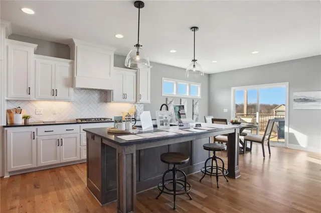 $692,900 | 8162 Valley Road, Lenexa, KS 66062