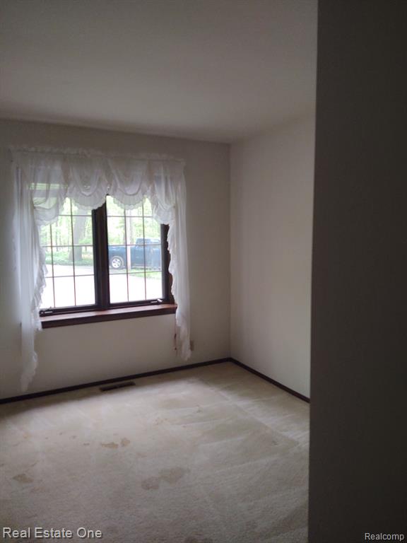 8841 Foster Road Clarkston, MI 48346 - Photo 8 of 19