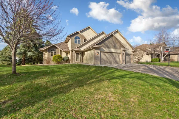 $499,900 | 1526 Castle Drive, North Mankato, MN 56003