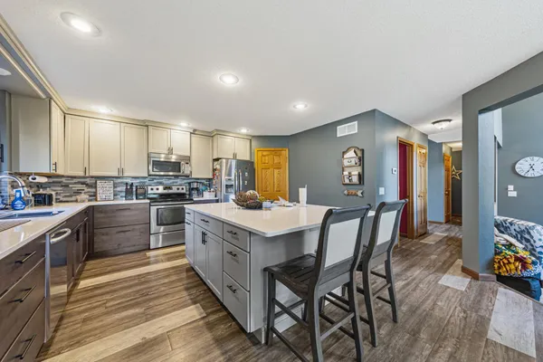 $499,900 | 1526 Castle Drive, North Mankato, MN 56003