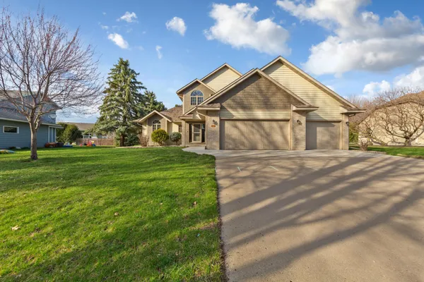 $499,900 | 1526 Castle Drive, North Mankato, MN 56003