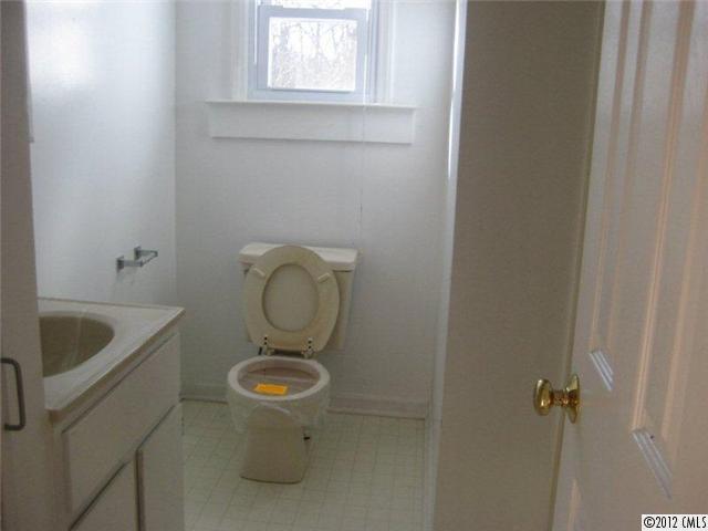 2101 Eaton Road Charlotte, NC 28205 - Photo 7 of 13 a bathroom with a granite countertop toilet a sink and bathtub