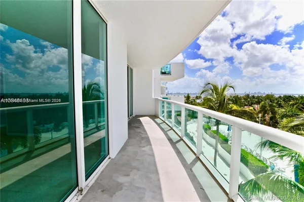 $3,450 | 7900 Harbor Island Drive, Unit 806, North Bay Village, FL 33141