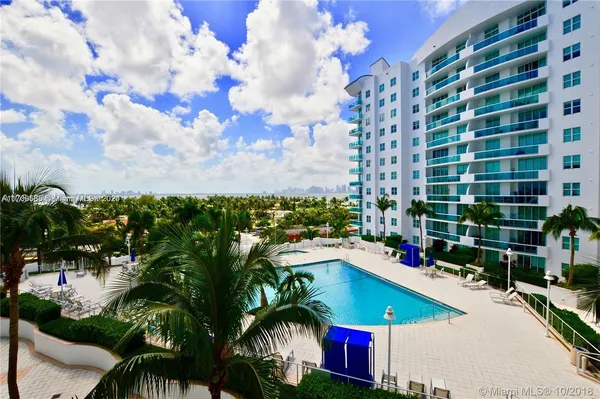$3,450 | 7900 Harbor Island Drive, Unit 806, North Bay Village, FL 33141