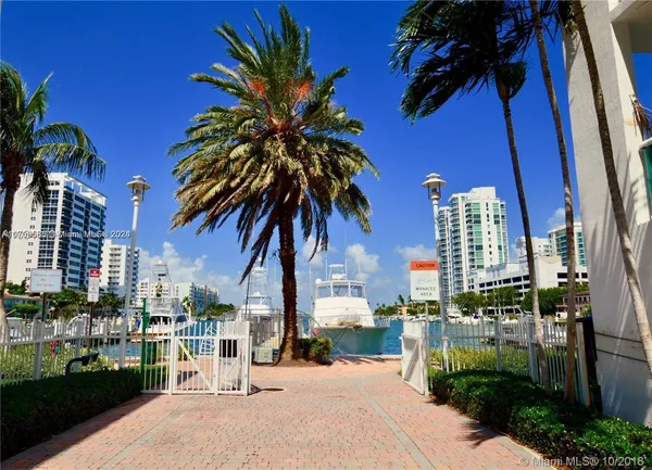 $3,450 | 7900 Harbor Island Drive, Unit 806, North Bay Village, FL 33141