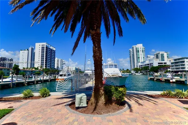 $3,450 | 7900 Harbor Island Drive, Unit 806, North Bay Village, FL 33141