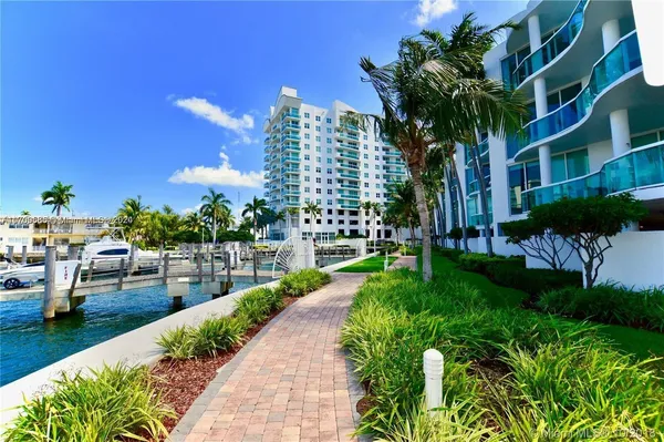 $3,450 | 7900 Harbor Island Drive, Unit 806, North Bay Village, FL 33141