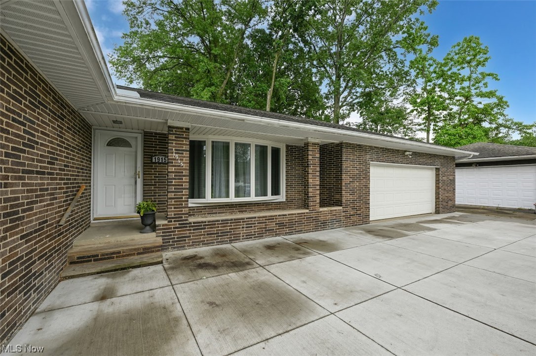 1915 Bridger Road Akron, OH 44312 - Photo 3 of 34
