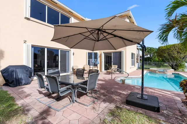 a view of a tennis court