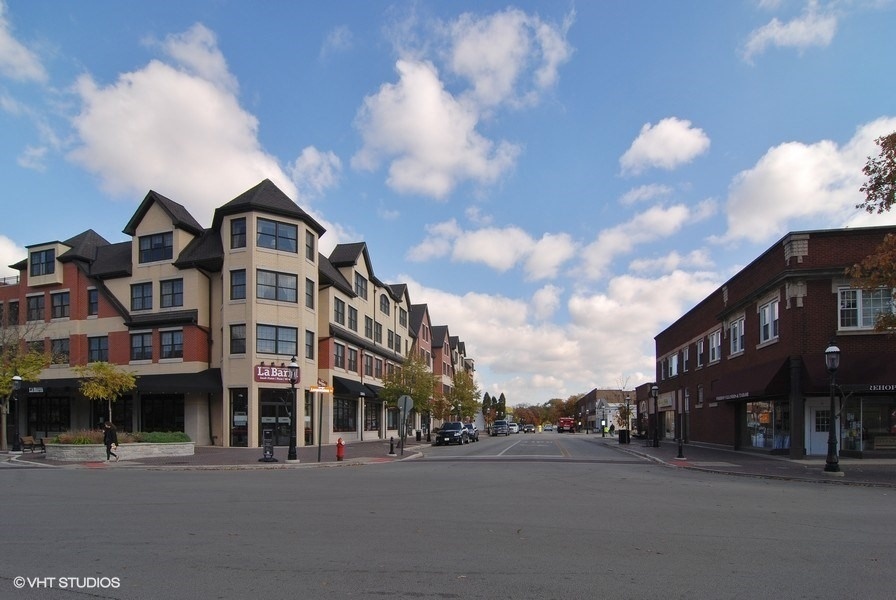 128 Barrypoint Road Riverside, IL 60546 - Photo 20 of 27 a view of a street with buildings