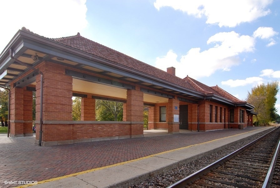 128 Barrypoint Road Riverside, IL 60546 - Photo 21 of 27 a view of a house with a large windows