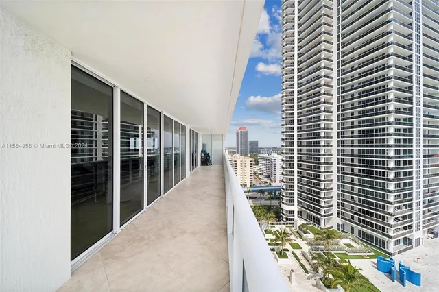 $2,585,000 | 1830 South Ocean Drive, Unit 1701, Hallandale Beach, FL 33009