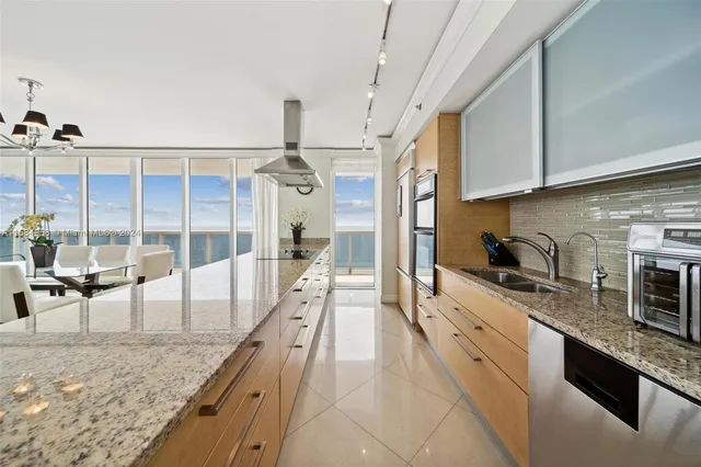 $2,585,000 | 1830 South Ocean Drive, Unit 1701, Hallandale Beach, FL 33009