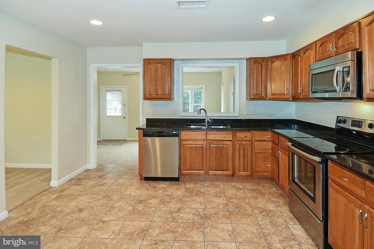 202 Harrison Road Sterling, VA 20164 - Photo 11 of 30 Kitchen