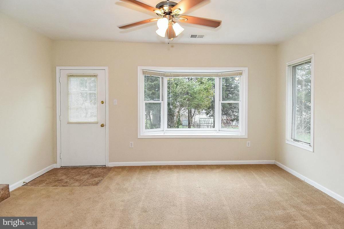 202 Harrison Road Sterling, VA 20164 - Photo 12 of 30 Family Room