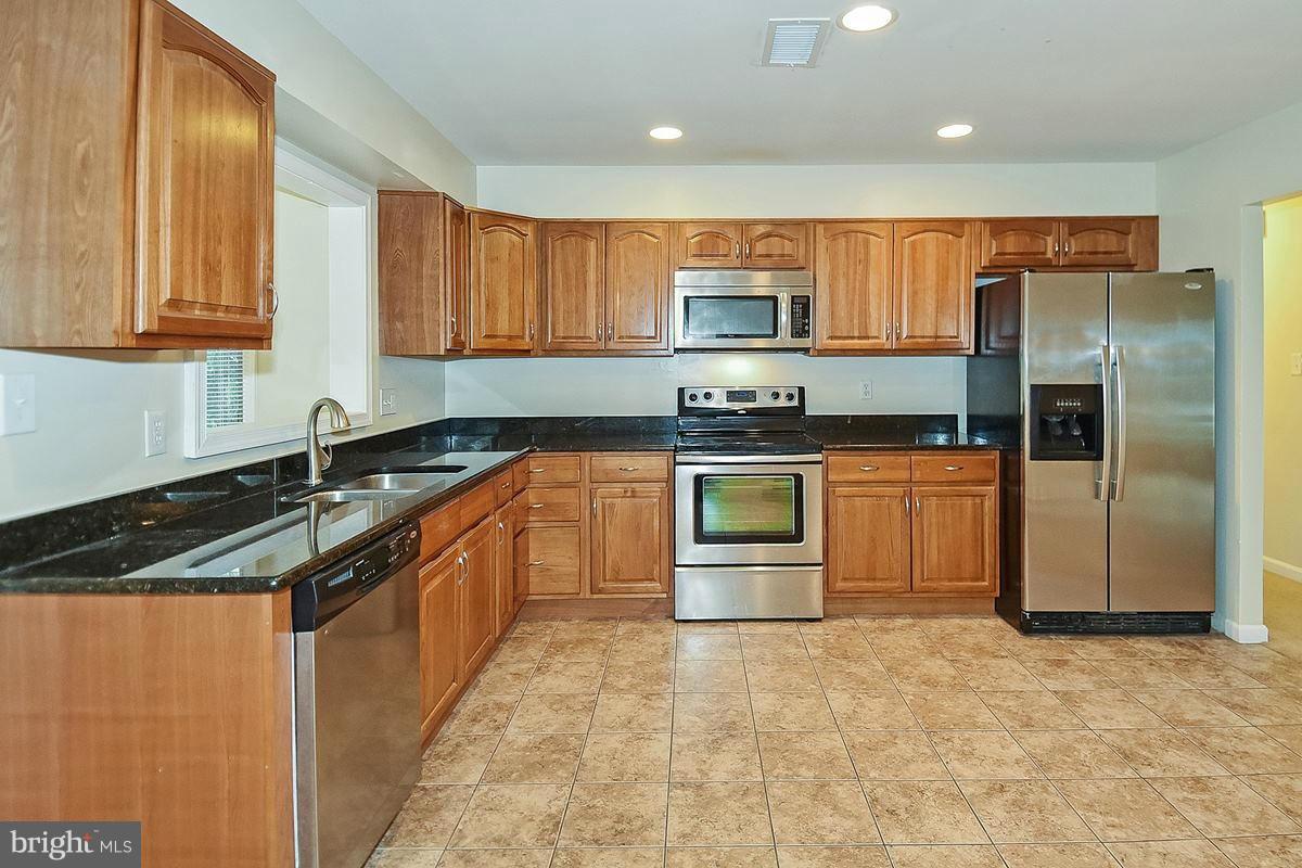 202 Harrison Road Sterling, VA 20164 - Photo 15 of 30 Kitchen
