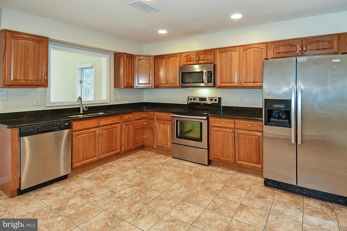202 Harrison Road Sterling, VA 20164 - Photo 16 of 30 Kitchen