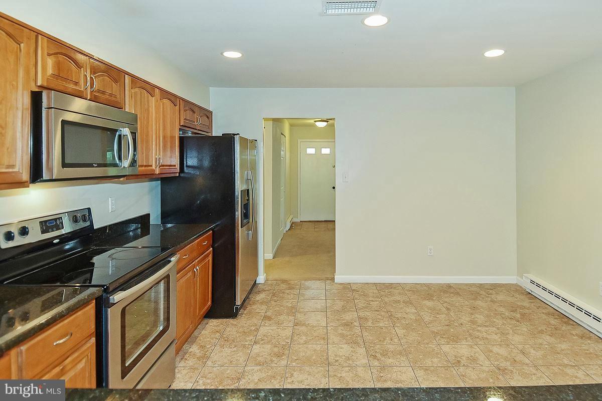 202 Harrison Road Sterling, VA 20164 - Photo 17 of 30 Kitchen