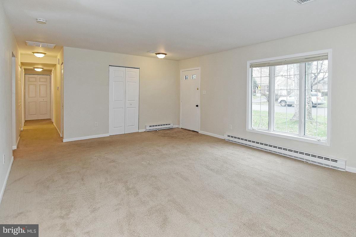 202 Harrison Road Sterling, VA 20164 - Photo 18 of 30 Living Room