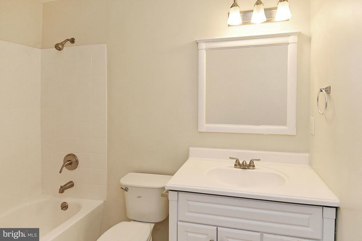 202 Harrison Road Sterling, VA 20164 - Photo 22 of 30 Bath