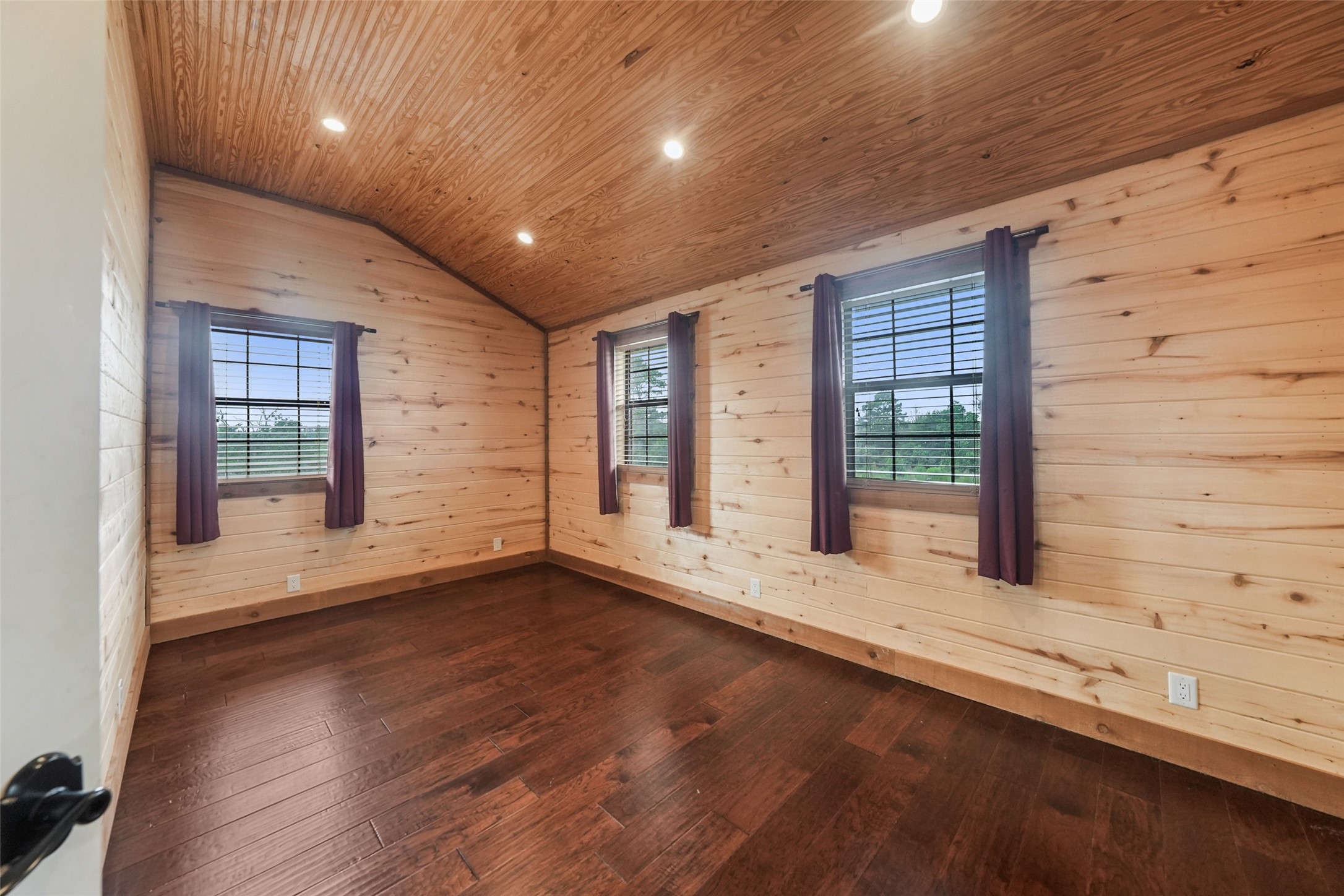 26534 Mitchell Road Hempstead, TX 77445 - Photo 31 of 45 a view of an entryway with wooden floor