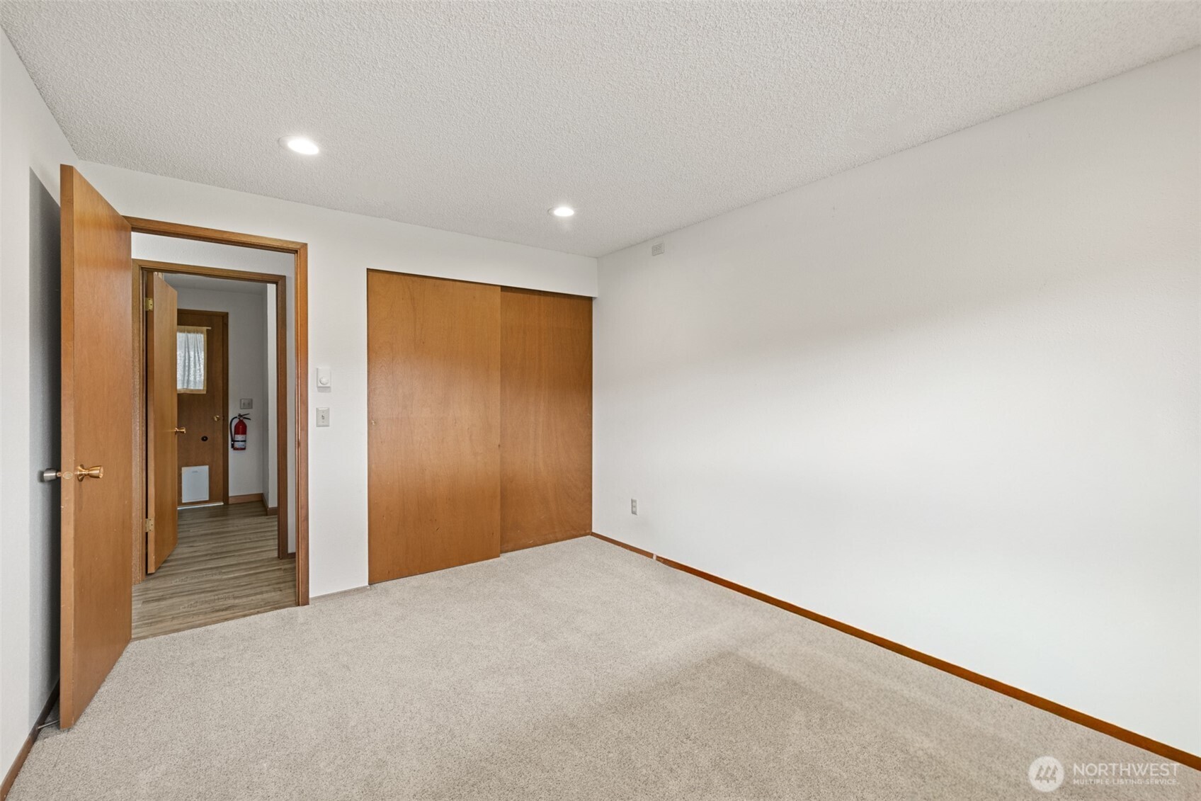 1301 South 3rd Avenue, Unit 28A Sequim, WA 98382 - Photo 19 of 40 a view of hallway with a large window