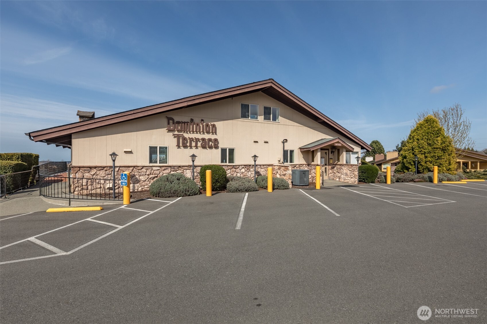 1301 South 3rd Avenue, Unit 28A Sequim, WA 98382 - Photo 37 of 40 a view of a house with patio
